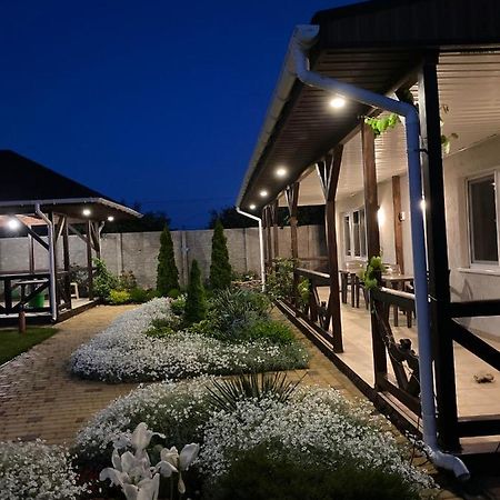 Три Кошки Hotell Tsjornomorsk Eksteriør bilde