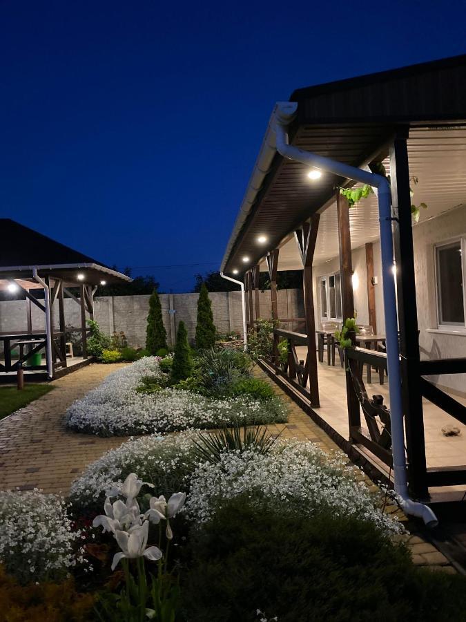 Три Кошки Hotell Tsjornomorsk Eksteriør bilde