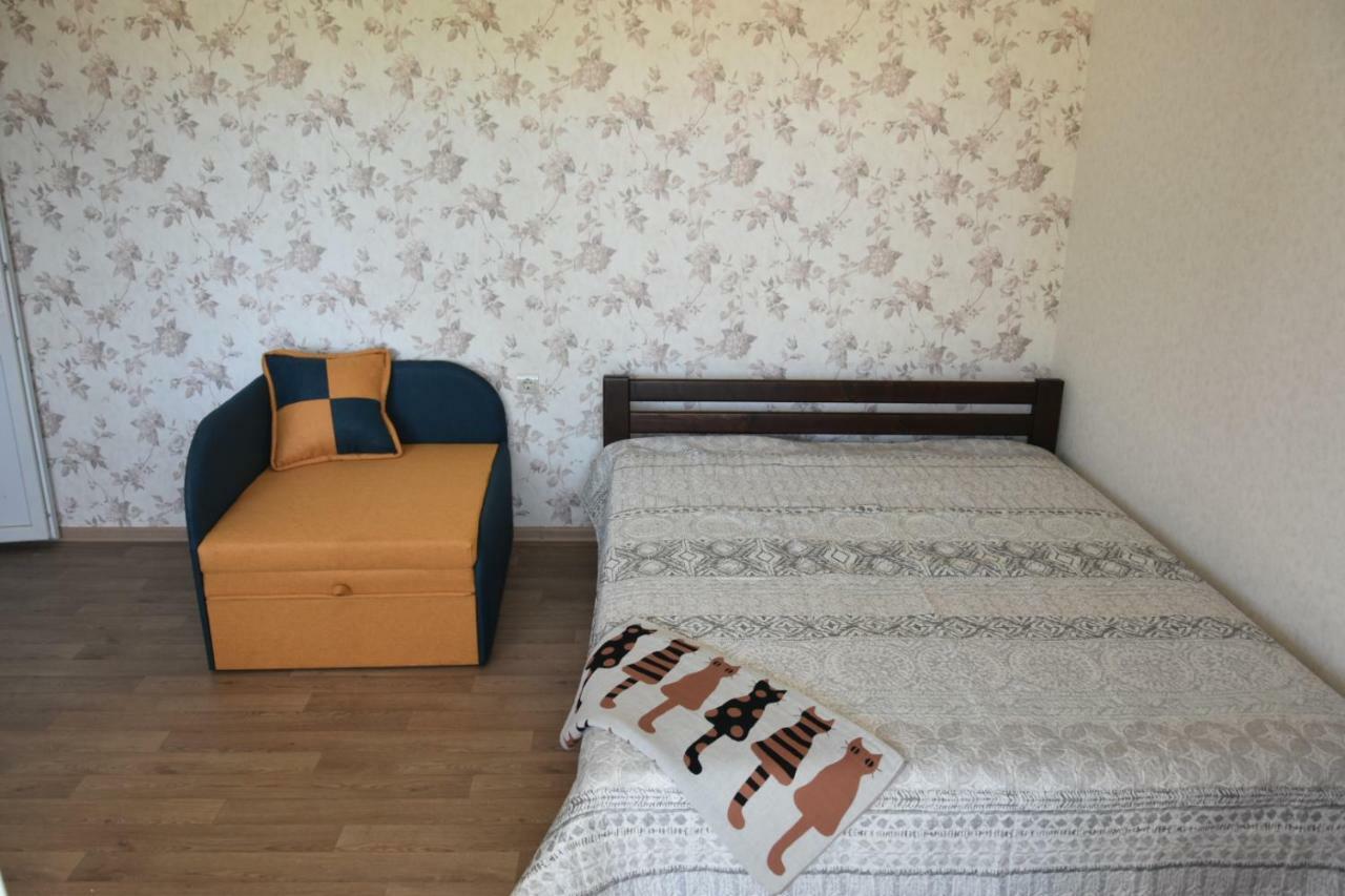 Три Кошки Hotell Tsjornomorsk Eksteriør bilde