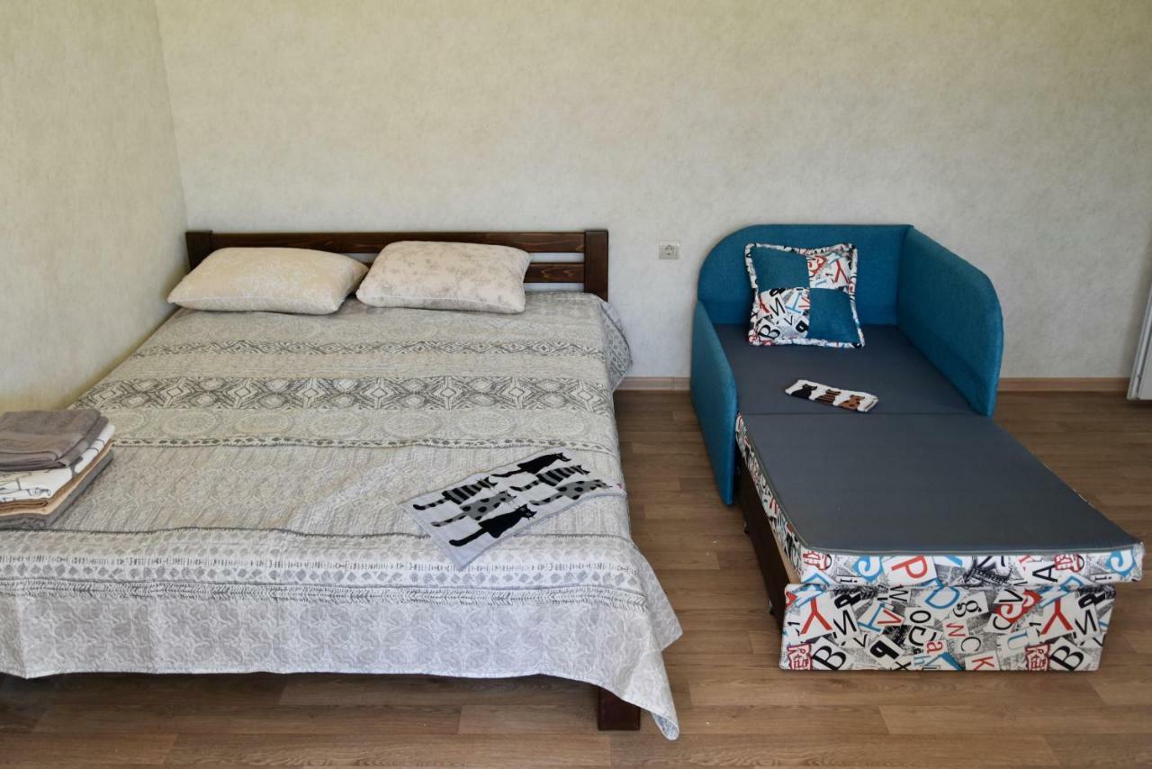 Три Кошки Hotell Tsjornomorsk Eksteriør bilde