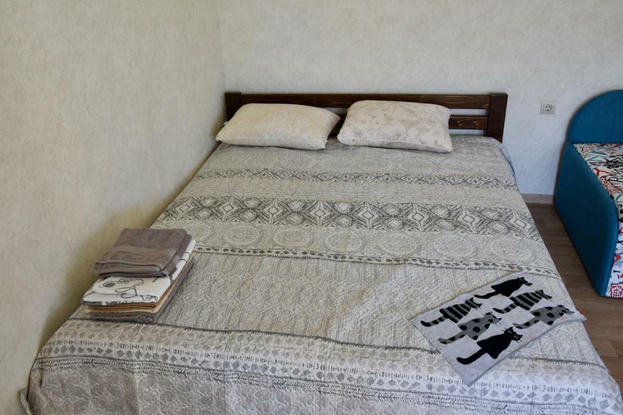 Три Кошки Hotell Tsjornomorsk Eksteriør bilde