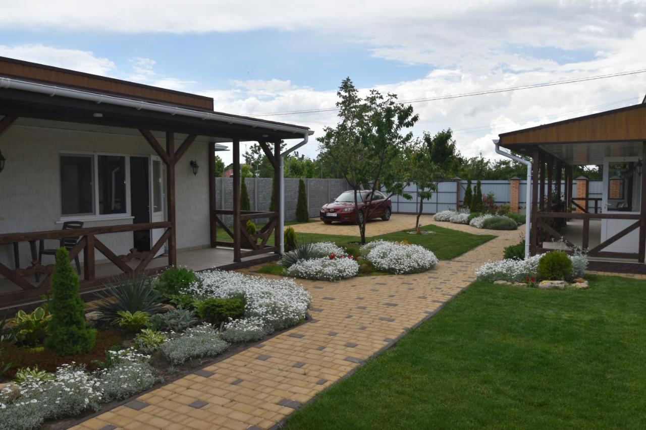 Три Кошки Hotell Tsjornomorsk Eksteriør bilde