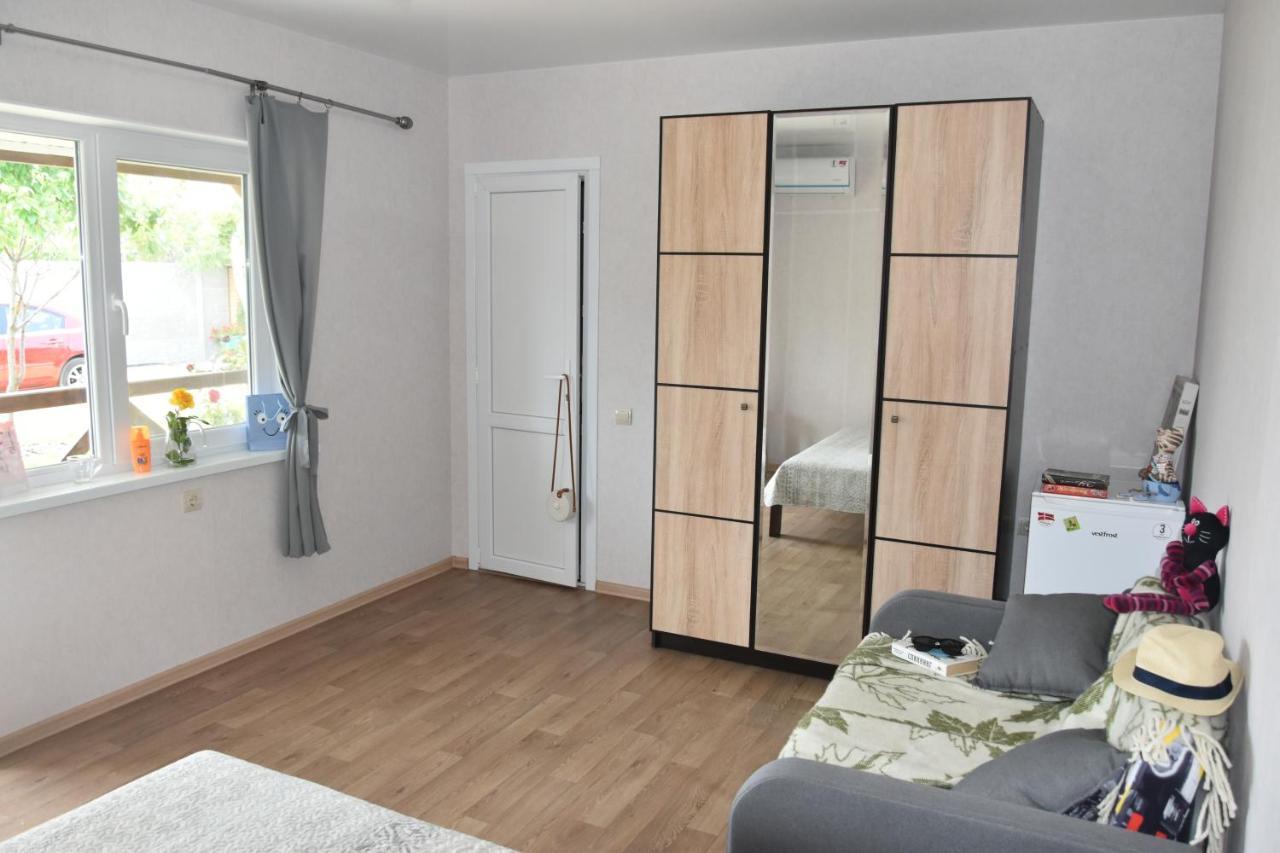 Три Кошки Hotell Tsjornomorsk Eksteriør bilde