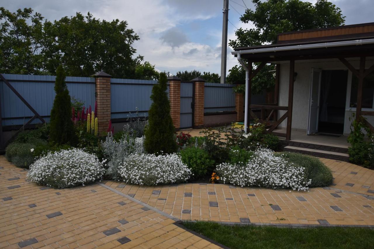 Три Кошки Hotell Tsjornomorsk Eksteriør bilde