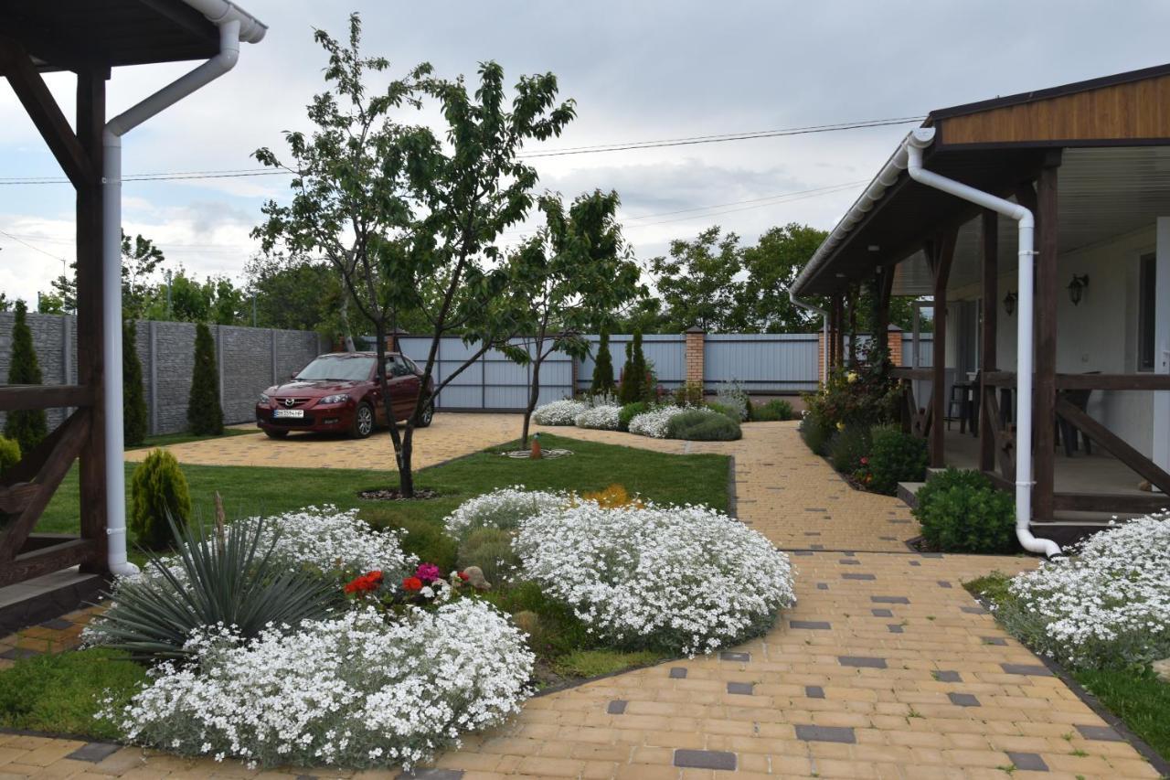 Три Кошки Hotell Tsjornomorsk Eksteriør bilde