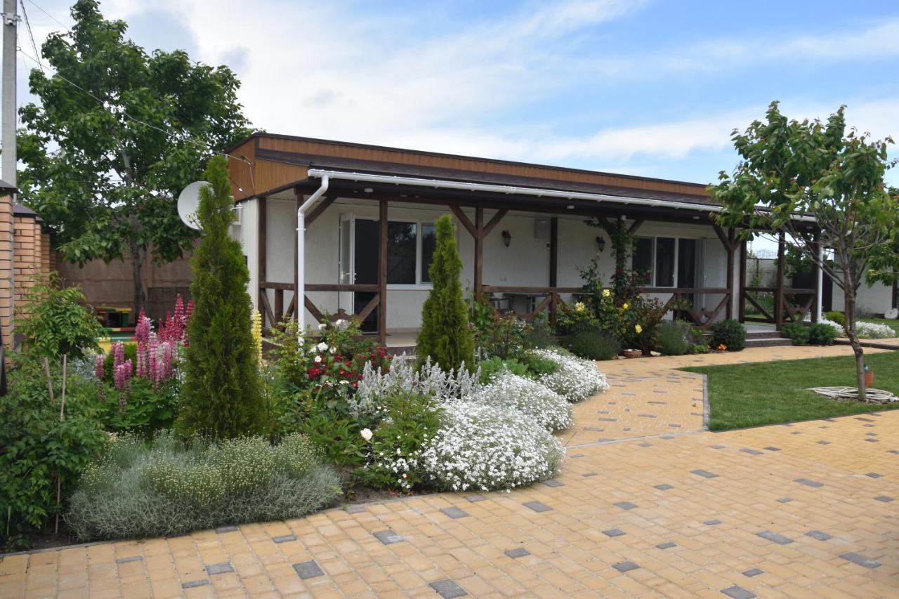 Три Кошки Hotell Tsjornomorsk Eksteriør bilde
