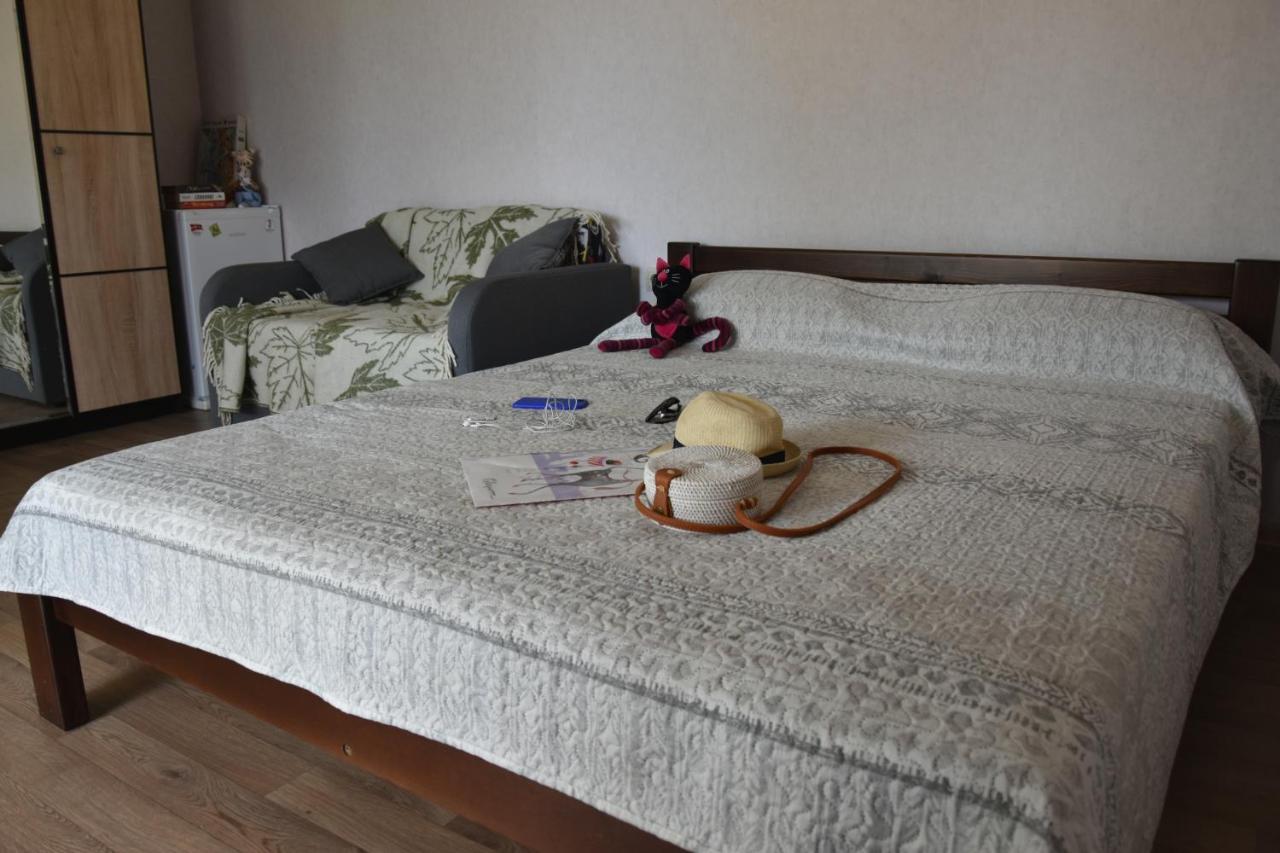 Три Кошки Hotell Tsjornomorsk Eksteriør bilde